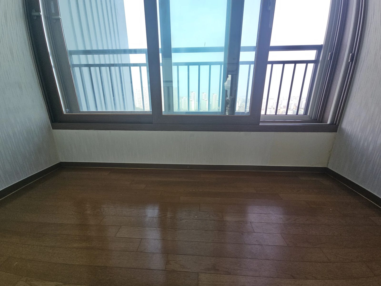 외벽단열공사 시공 전 외벽 균열 상태